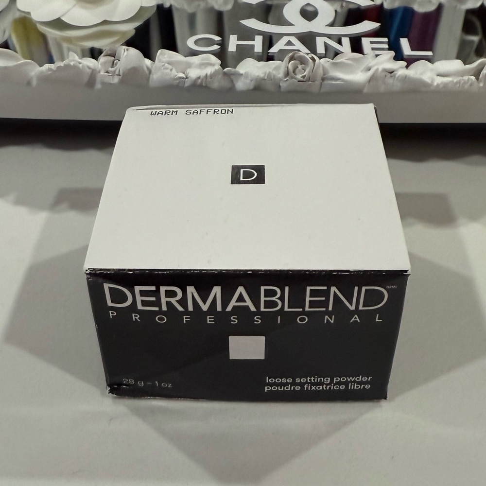 Dermablend Loose Setting Powder - Warm Saffron. NEW
